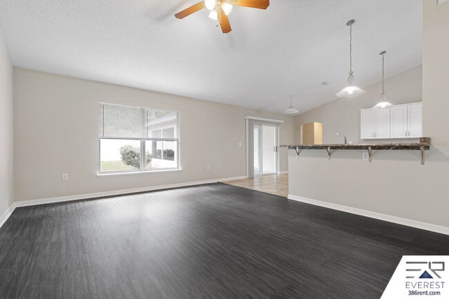 Building Photo - 13 Ryberry Dr