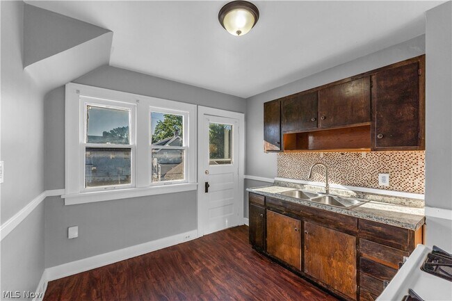 Building Photo - 4453 W 48th St