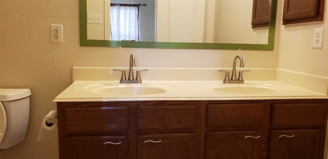 Building Photo - 1119 Desert Oasis Ln