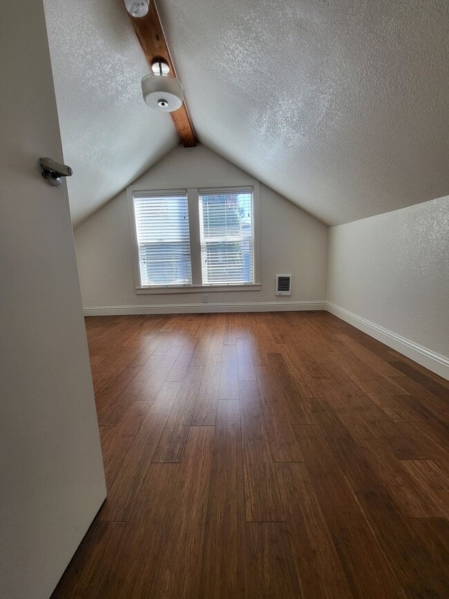 Building Photo - Dollhouse Style Home in El Sobrante