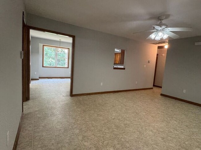 Building Photo - 3361 Juanita Ln