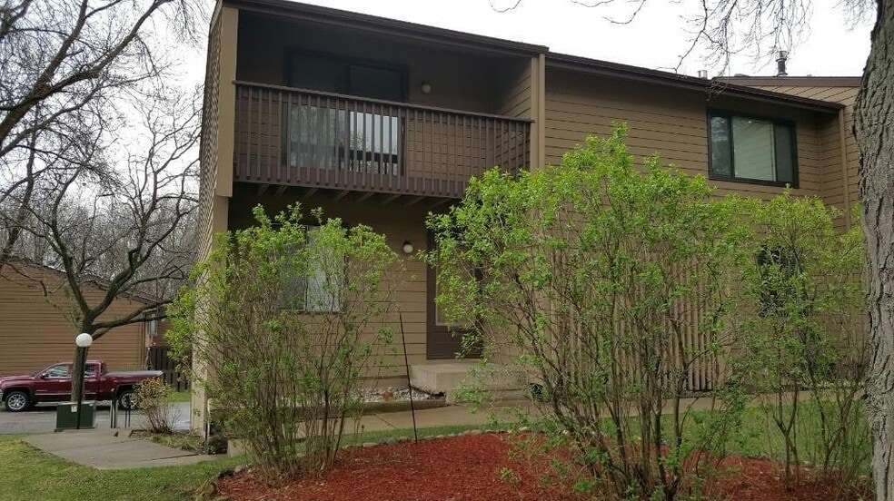 Building Photo - 247 W Eagle Lake Dr
