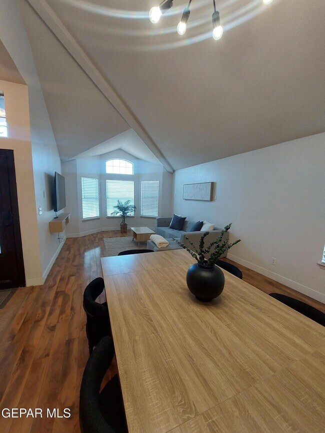 Building Photo - 14021 Highweed Dr