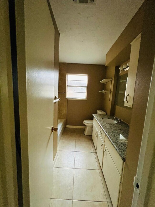 Building Photo - Beautiful 3 bedroom home in Angleton TX