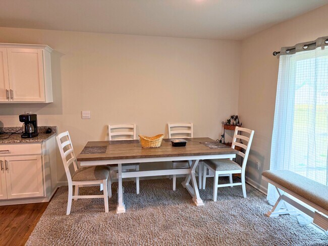 Building Photo - 605 Palmerston Dr