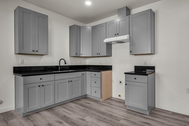 Building Photo - 5842-5840 Denver Ave