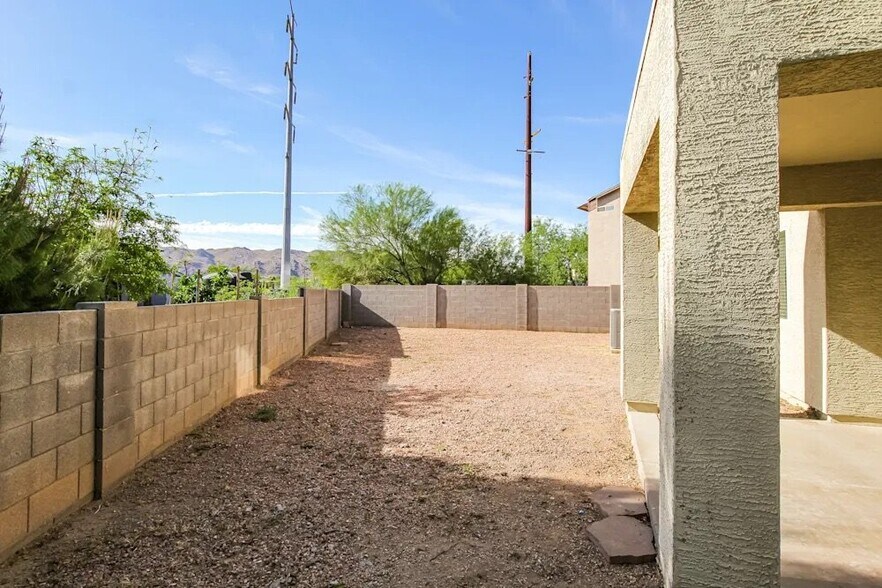 Building Photo - 7215 S 8th Terrace