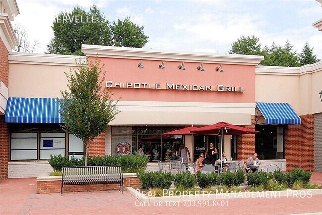 Building Photo - 171 Somervelle St