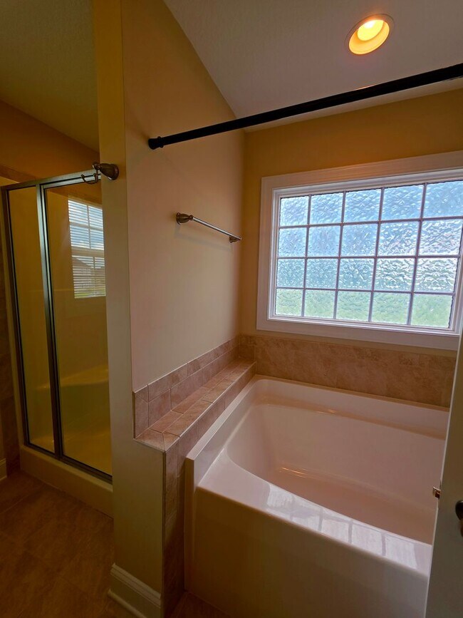 Building Photo - 4 BD in Stateside