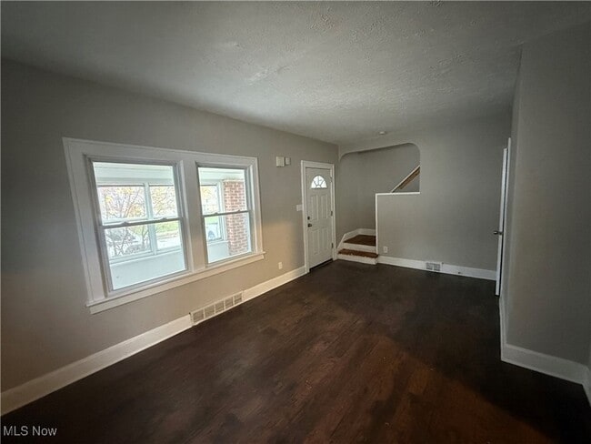 Building Photo - 19600 Pasnow Ave