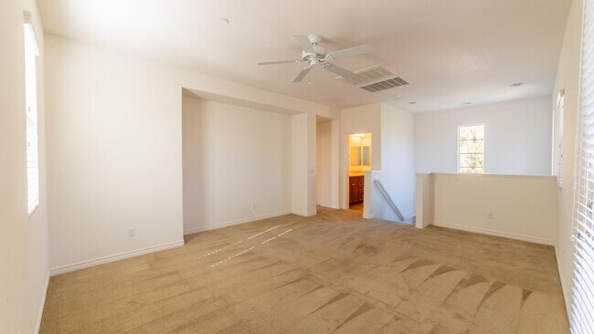 Building Photo - 570 Calle Vibrante