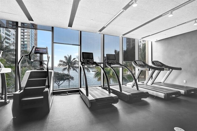 Building Photo - 460 NE 28th St