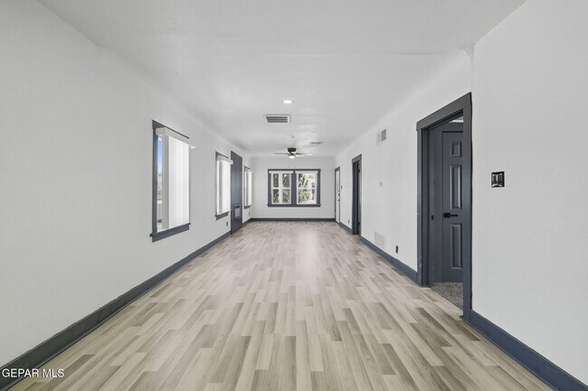 Building Photo - 3800 Altura Ave