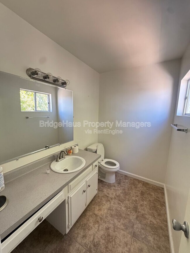 Building Photo - 1000 Leslie Rd