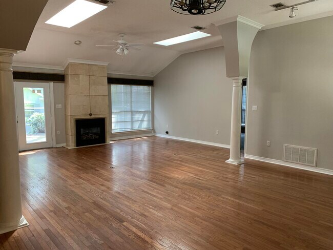 Building Photo - 307 Sand Myrtle Way