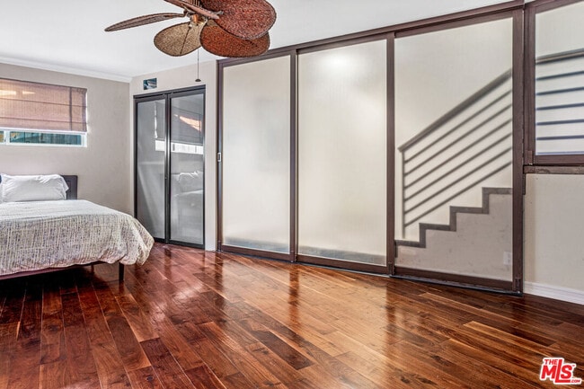 Building Photo - 318 26th St