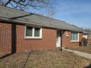 Building Photo - Cozy Two Bedroom Single Family Home