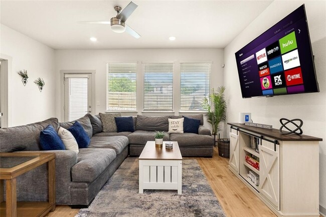 Building Photo - 10513 Defender Trl