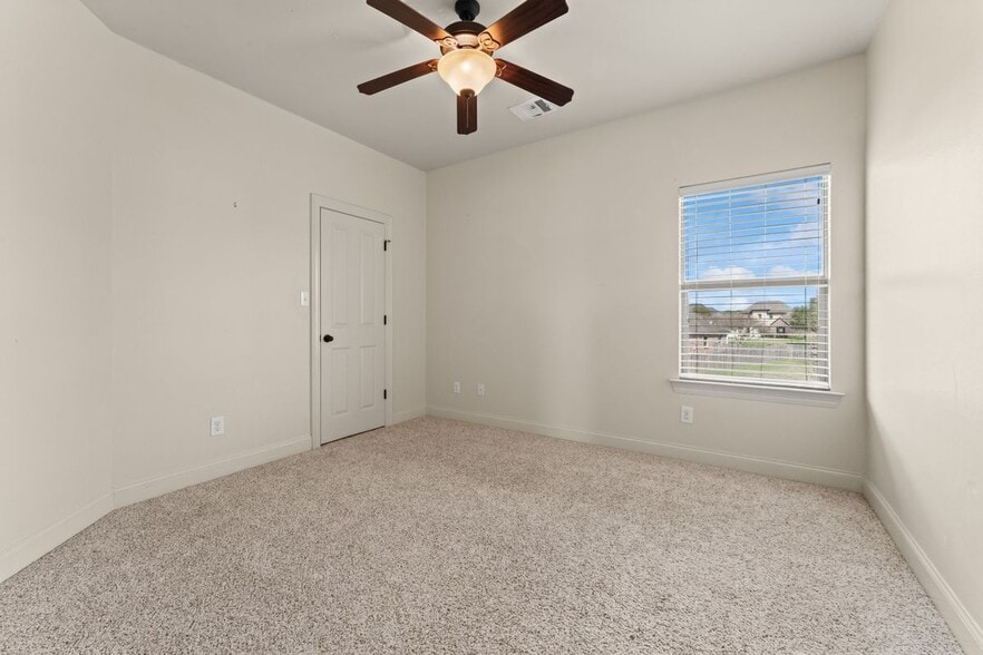 Building Photo - 18642 Lake Harbor Ln