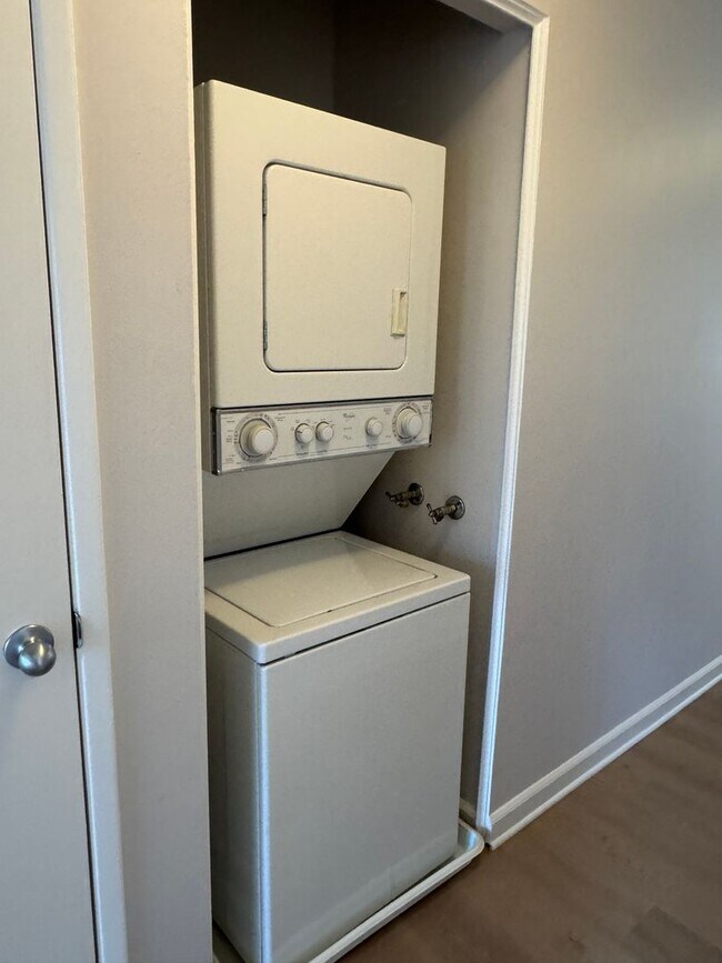 Building Photo - Welcome to this updated 3 bedroom condo with laminate vinyl plank flooring