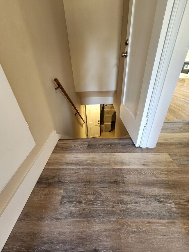 Building Photo - Completely remodeled 5 bed 2 bath home