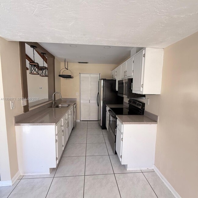 Building Photo - 12144 SW 110th St Cir W