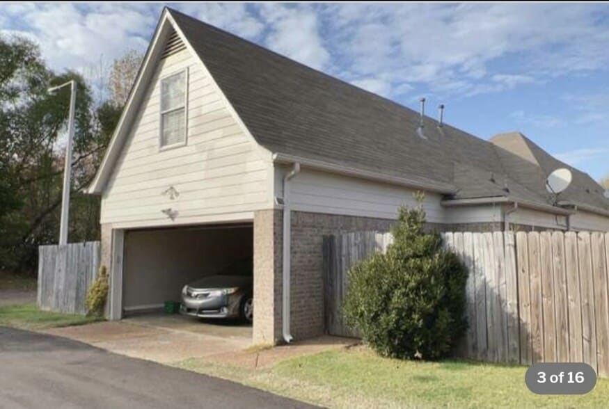 Building Photo - 7899 Rushmeade Cir N