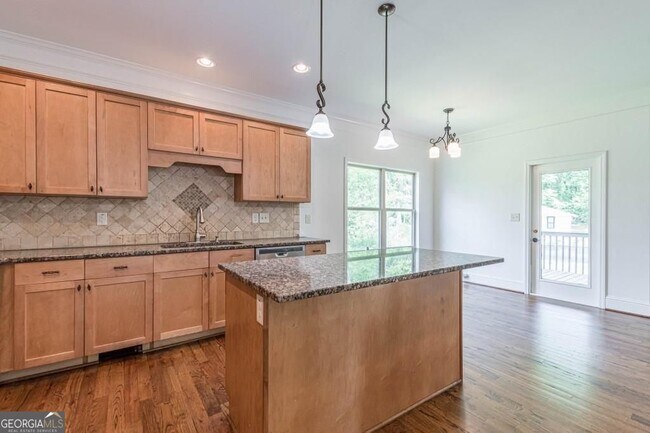 Building Photo - 1410 Eastland Rd SE