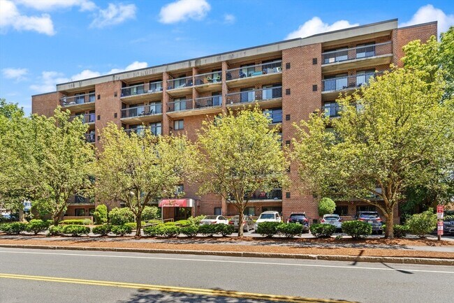 Building Photo - 289 Elm St