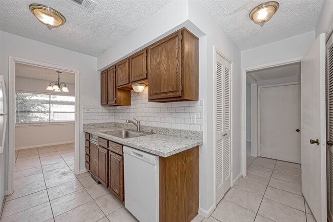 Building Photo - 14179 Misty Meadow Ln