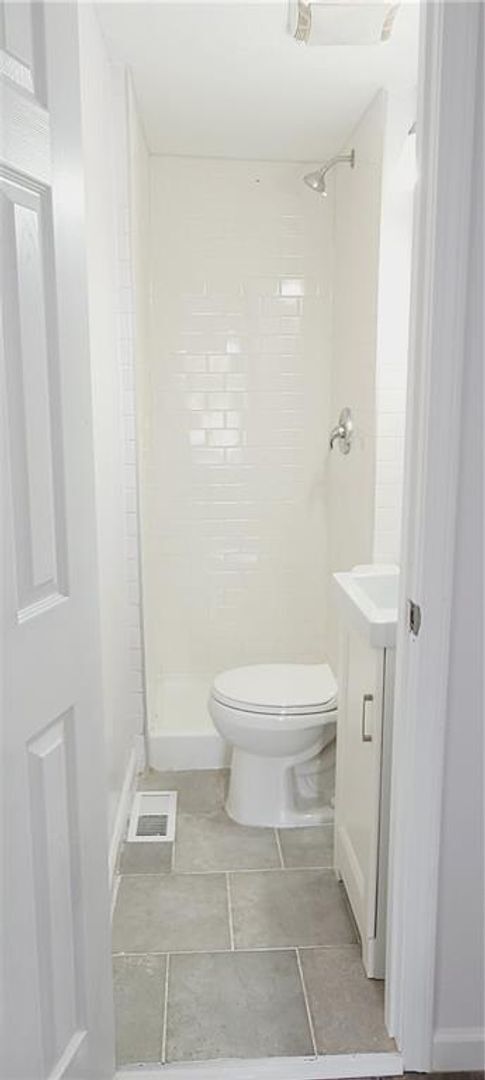 Building Photo - Newly remodeled 3 Bed 2 Bath