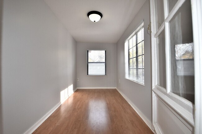 Building Photo - 518-518 15th St