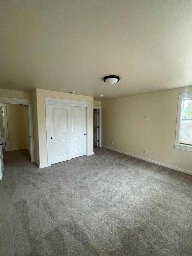 Building Photo - Newer Home in Shevlin West with Mountain V...