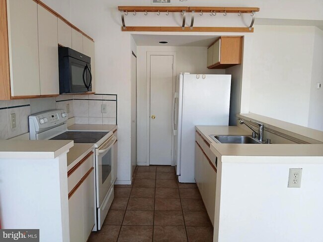 Building Photo - 247 Fountain St