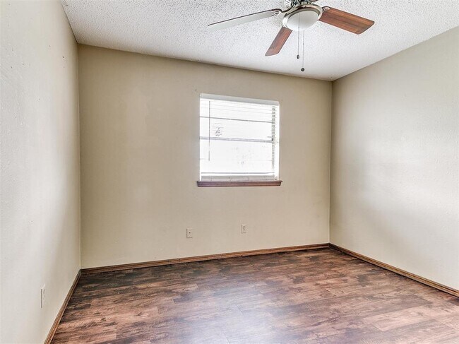 Building Photo - 1303 Homeland Ave