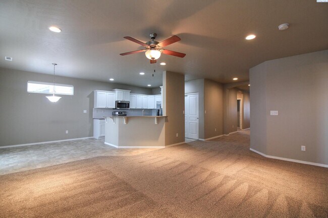 Building Photo - West Pasco 3 bed/2 bath Home