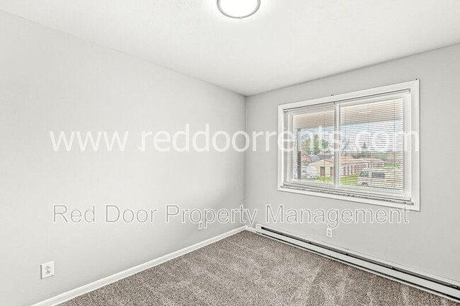 Building Photo - 10301 Medallion Dr