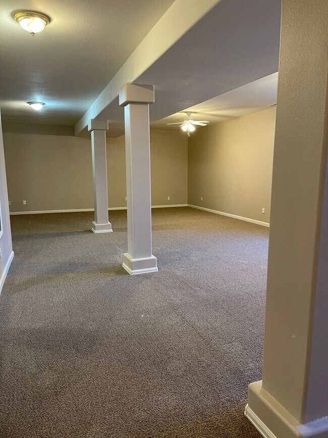 Building Photo - 66 Wild Rose Dr
