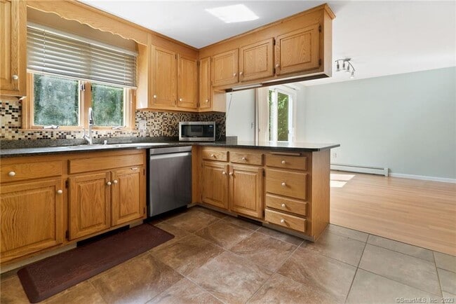 Building Photo - 25 Walcott Green