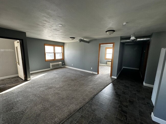 Building Photo - 326 S. First St.