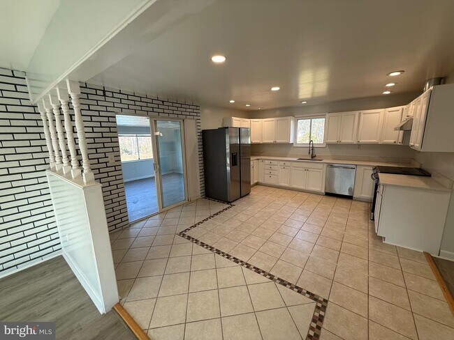 Building Photo - 1212 Reece Rd