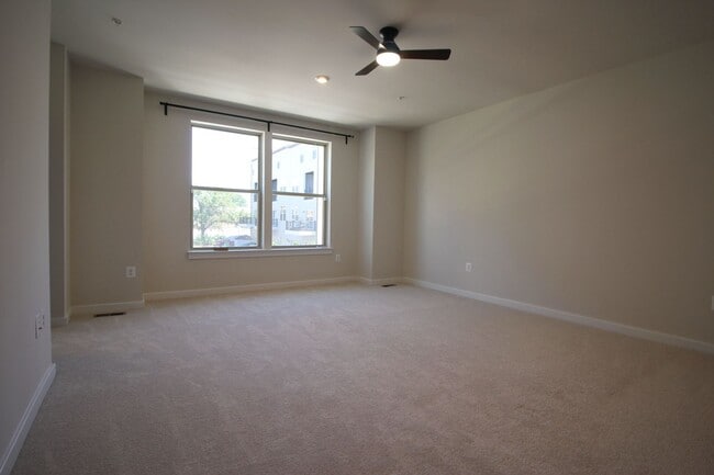 Building Photo - Well-located 2-bedroom