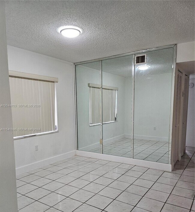 Building Photo - 10641 SW 108th Ave