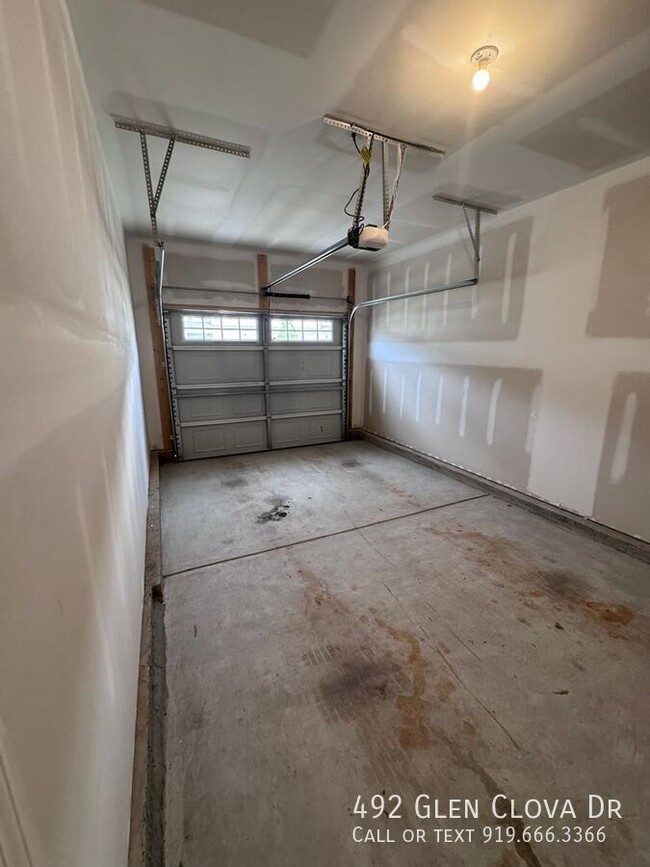 Building Photo - 492 Glen Clova Dr