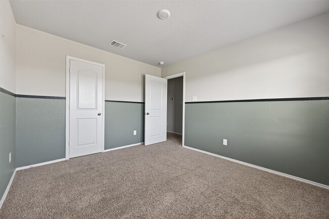 Building Photo - 14432 Sugar Pines Dr