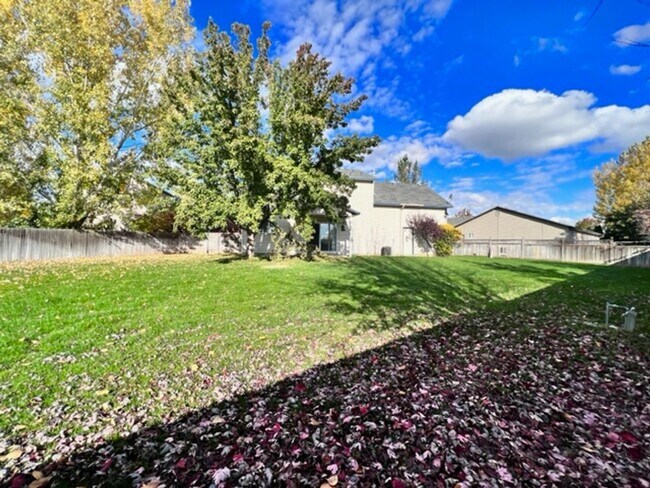 Building Photo - 3137 W Pudu St