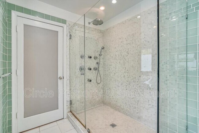 Building Photo - 1805 N Adams St