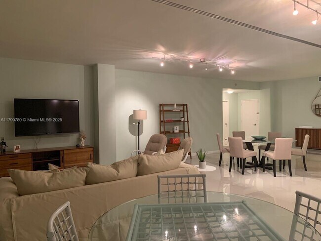 Building Photo - 4925 Collins Ave