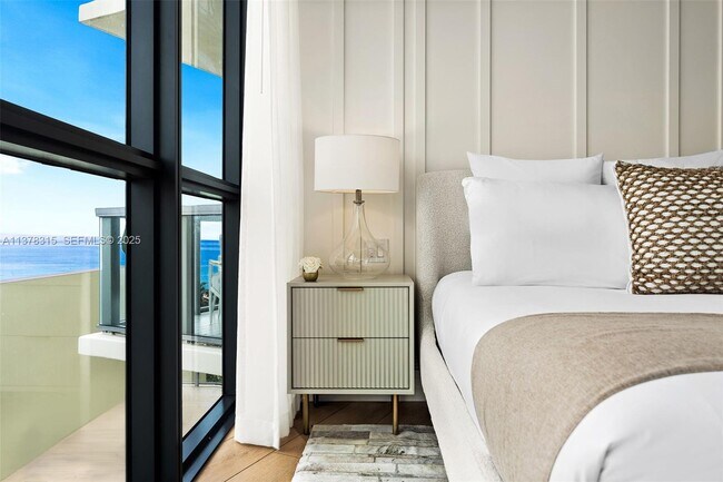 Building Photo - 2201 Collins Ave