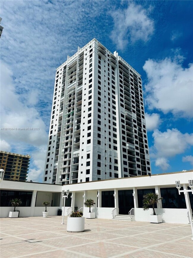 Primary Photo - 2401 S Ocean Dr